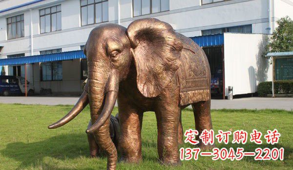 泰安草地大象铜雕