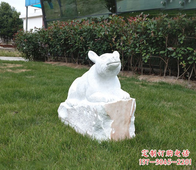 泰安草丛狗熊石雕