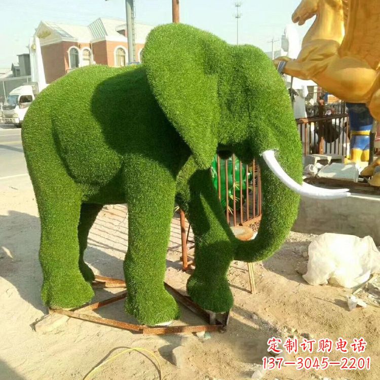 泰安草皮大象玻璃钢雕塑