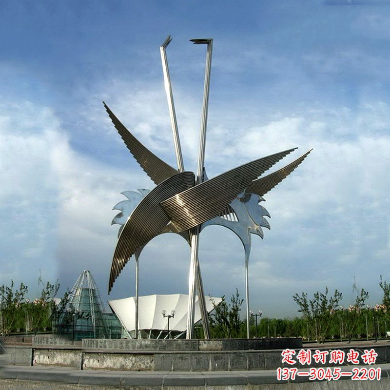 泰安城市广场精美仙鹤雕塑