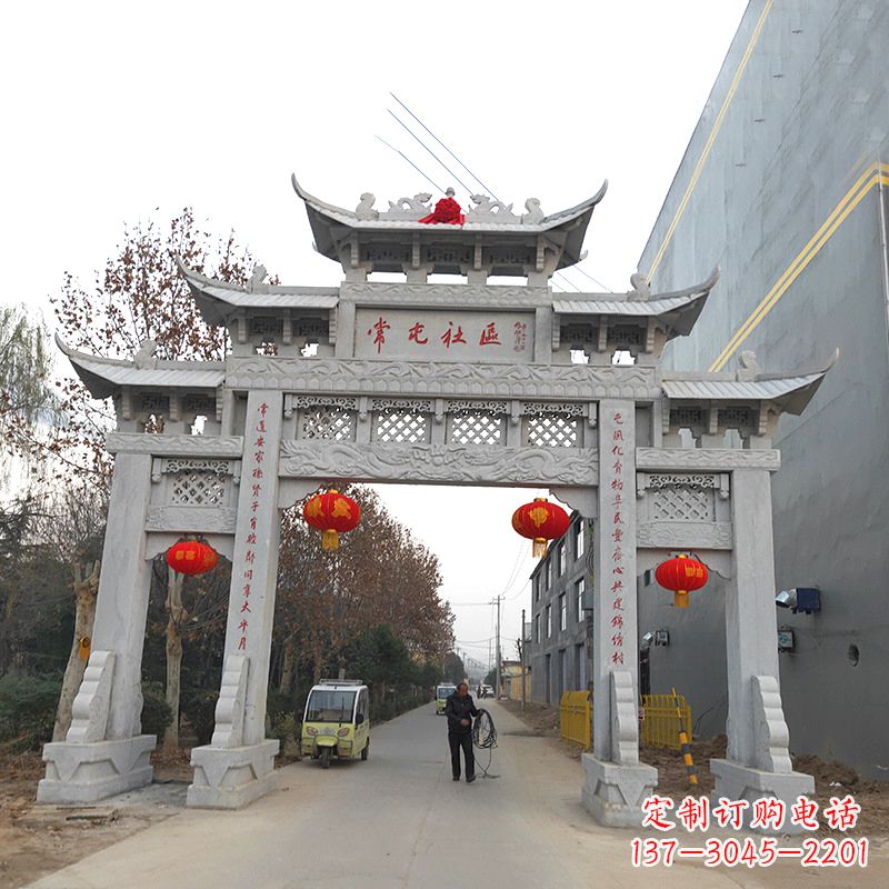 泰安社区石雕牌坊传承中国传统文化
