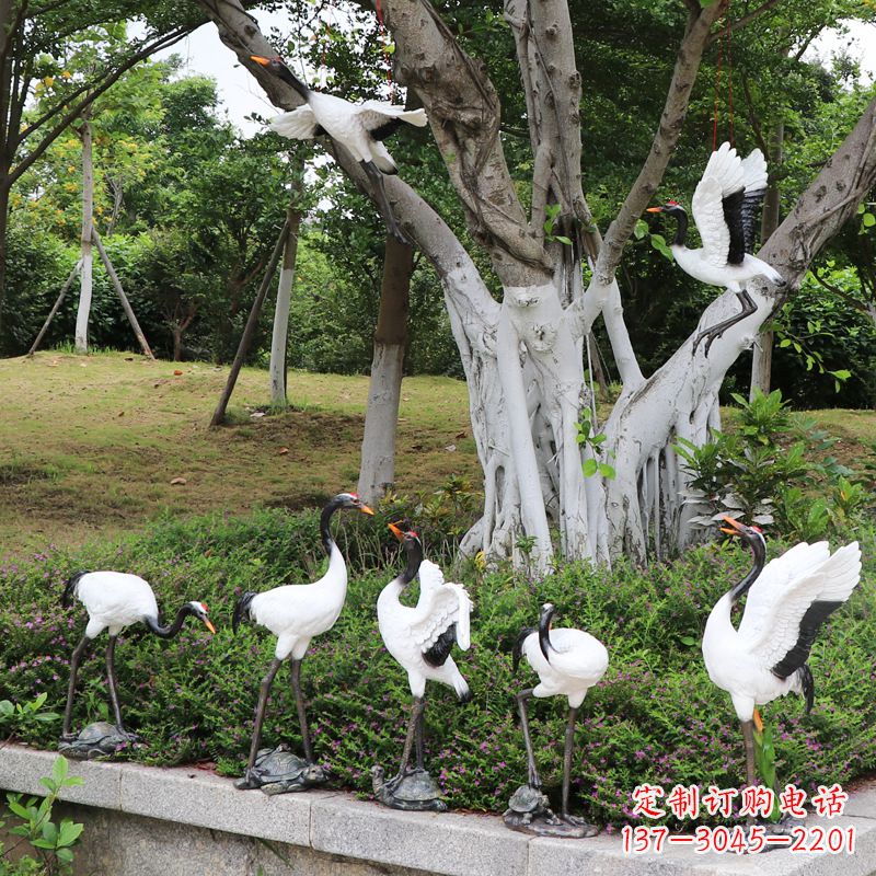 泰安美丽的仙鹤雕塑