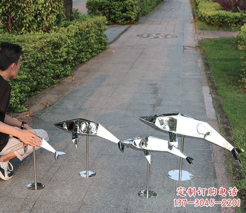泰安抽象不锈钢海豚雕塑