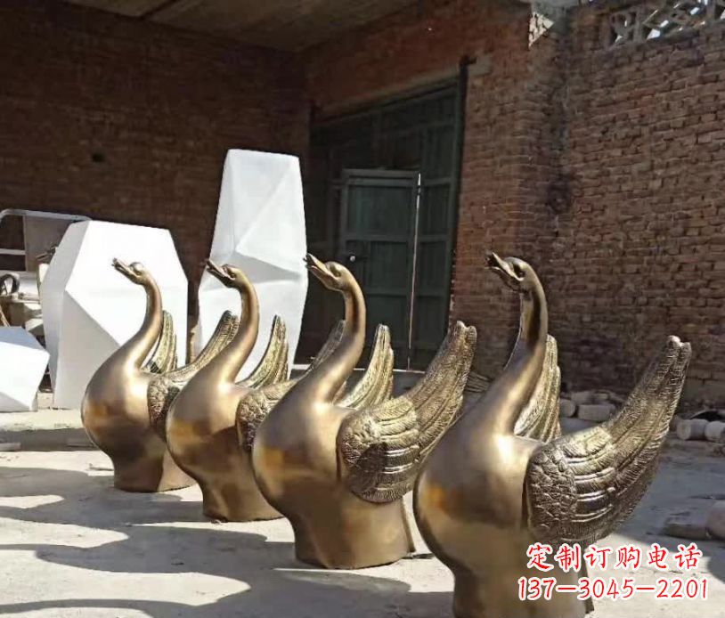 泰安抽象广场天鹅铜雕