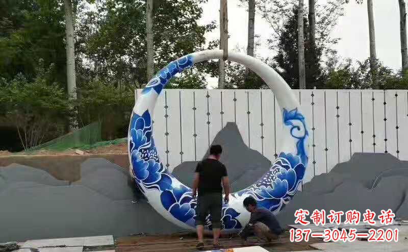 泰安美丽的月亮雕塑