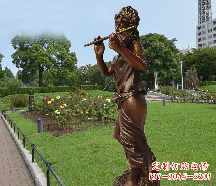 泰安美女雕塑把美景变成静物