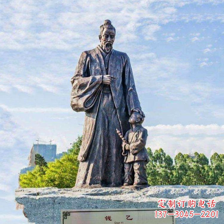 泰安纯铜钱乙雕像传承历史的象征