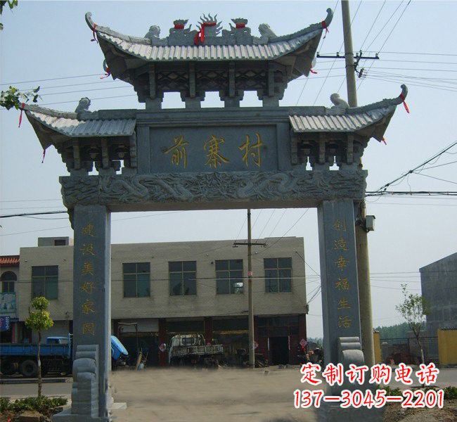 泰安“古老的牌坊雕塑——传承着中华文明的瑰宝”