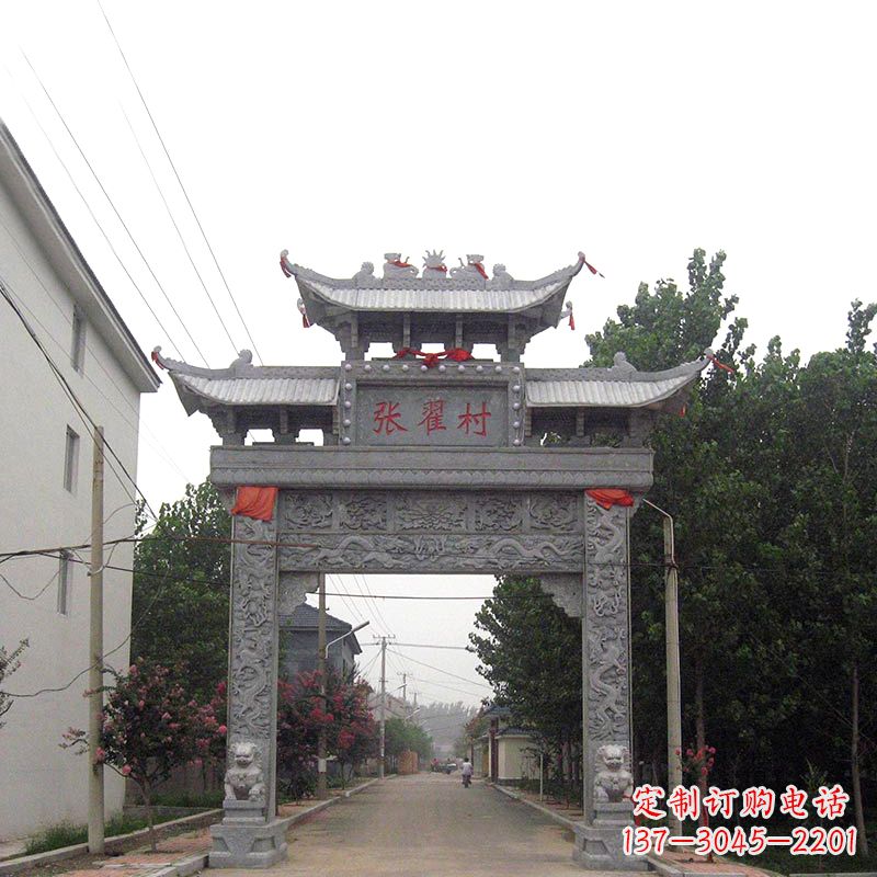 泰安传承古老文化——村口青石单门石牌坊