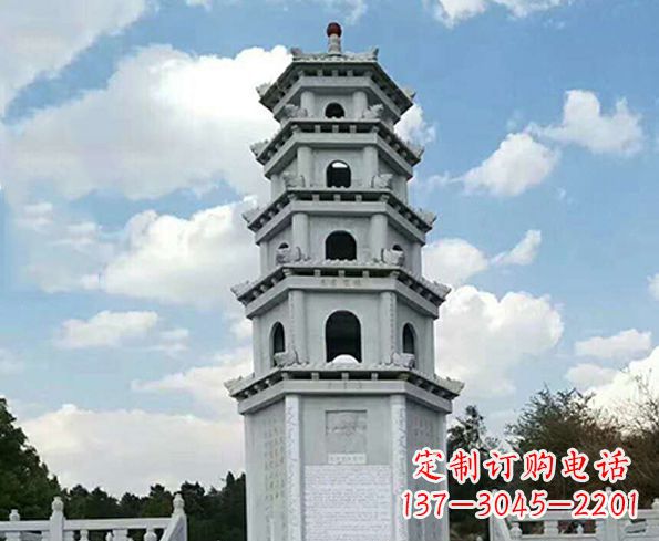泰安神秘的宝塔雕塑