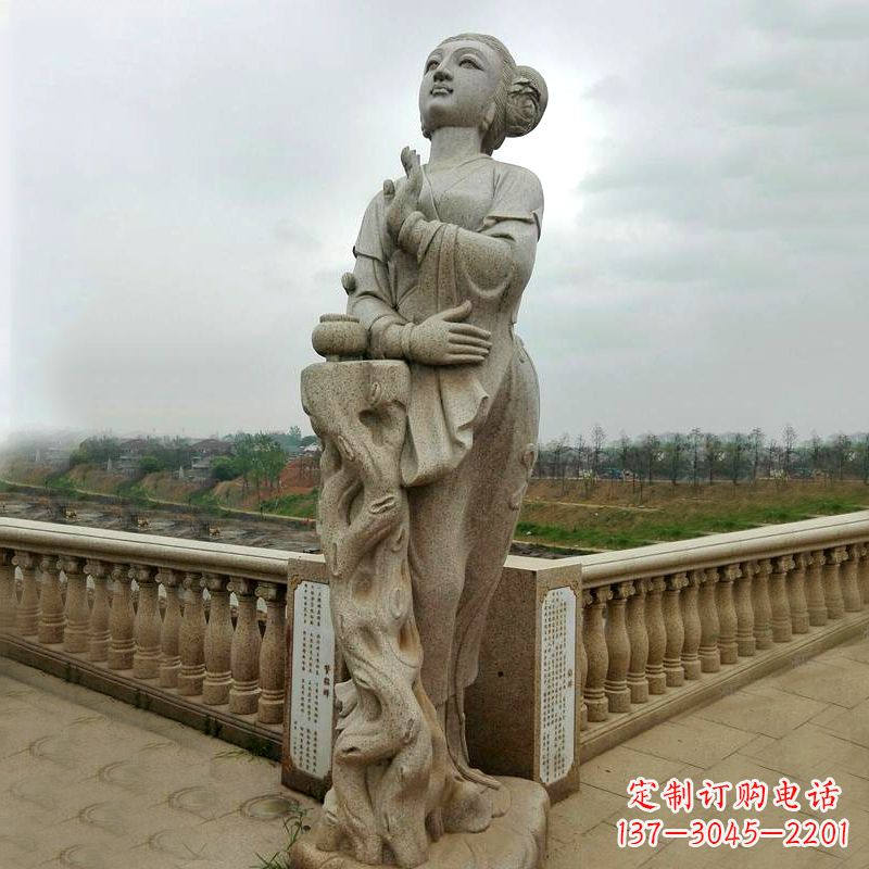泰安公园广场的貂蝉雕塑古代四大美女之一
