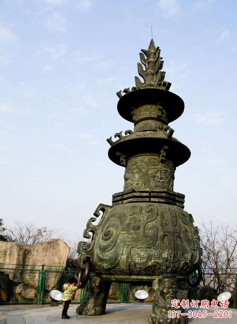 泰安大型三足香炉寺庙铜雕塑