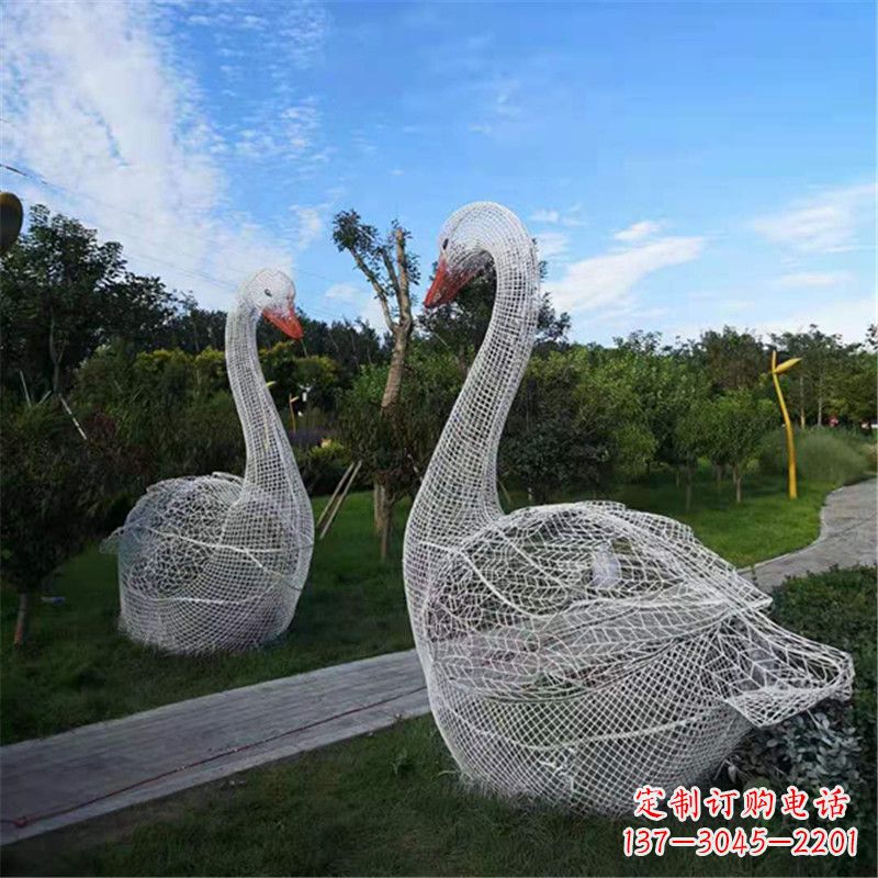 泰安大型网格天鹅景观动物雕塑摆件(天鹅爱心门)
