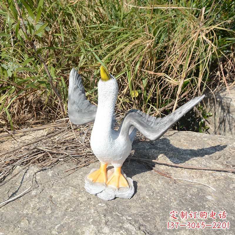 泰安祈求和平的雕塑少女