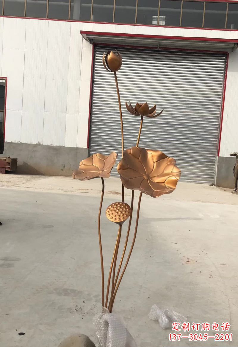 泰安古典锻铜荷花雕塑