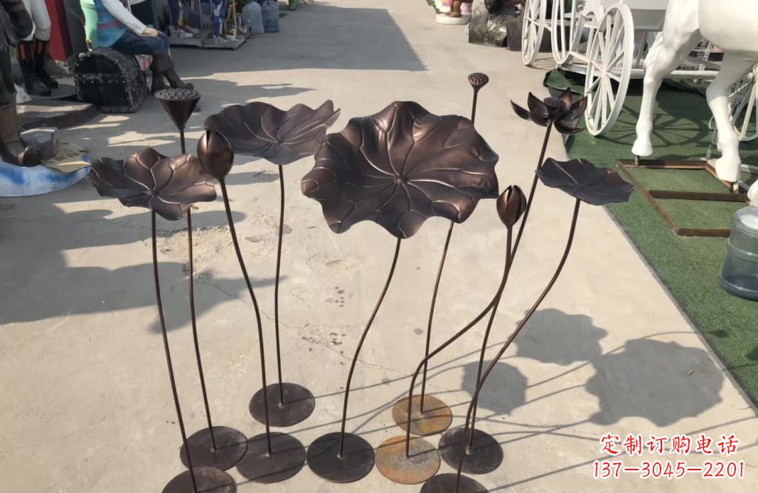 泰安锻铜园林异彩纷呈的荷花雕塑