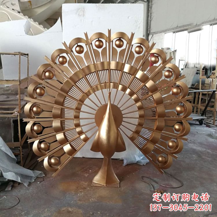 泰安精致而又经典的仿铜色不锈钢孔雀雕塑