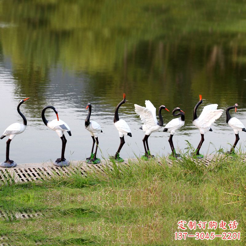 泰安玻璃钢动物水池雕塑