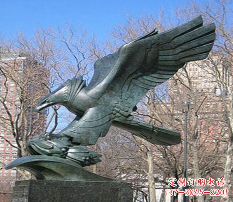 泰安飞鹰石雕动物景观雕塑