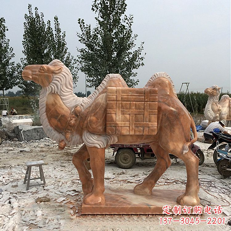 泰安负重骆驼雕塑—晚霞之红