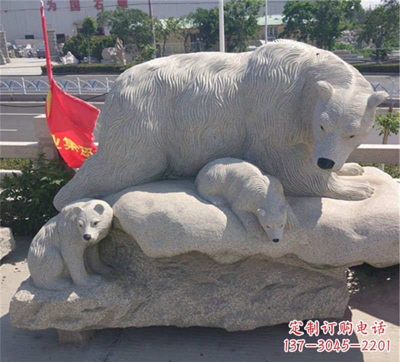 泰安公园北极熊母子石雕