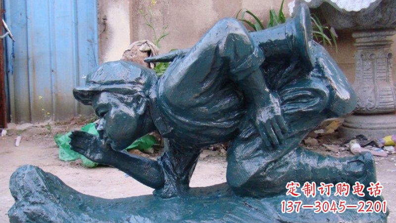 泰安传统文化符号——小红军冲锋号雕塑
