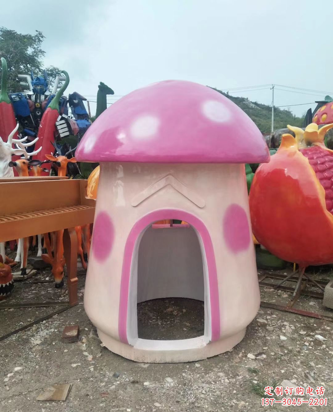 泰安精致彩绘蘑菇屋雕塑