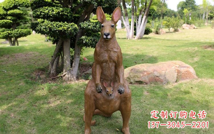 泰安公园玻璃钢仿真袋鼠雕塑