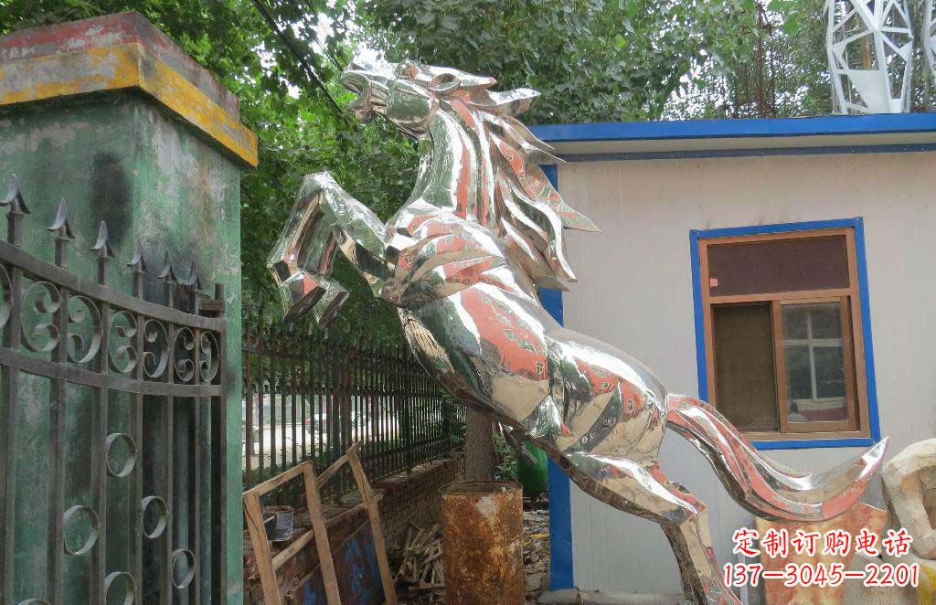 泰安优雅凌厉的不锈钢奔跑马雕塑