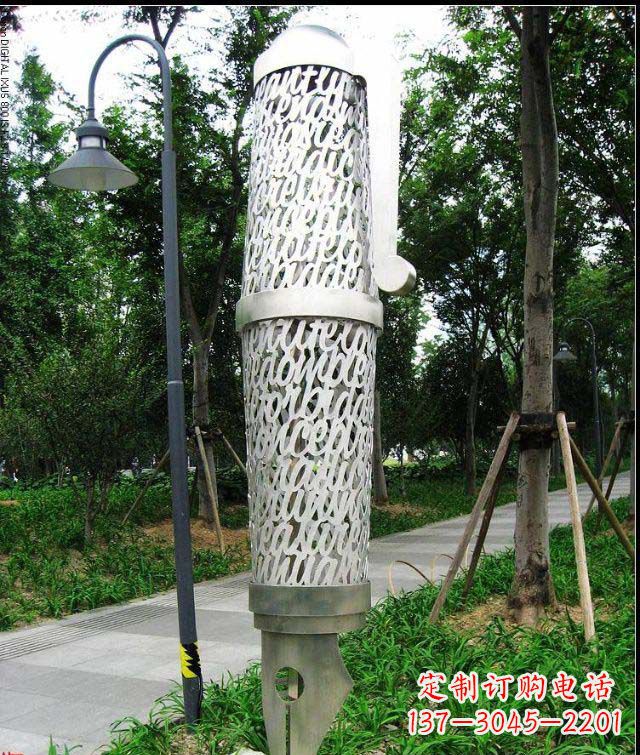 泰安公园和空间绚丽抽象钢笔雕塑