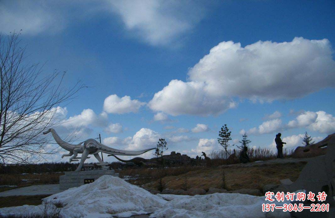 泰安非凡巨兽——不锈钢抽象恐龙雕塑