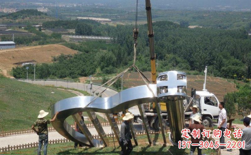 泰安公园竖琴雕塑——缔造完美的艺术景观
