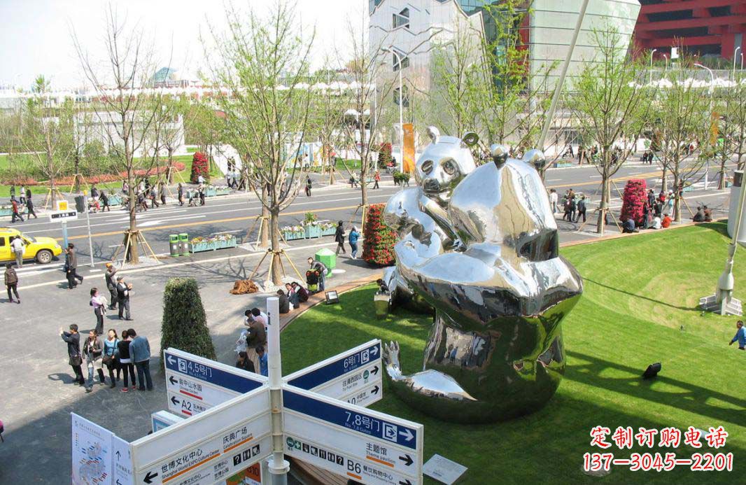 泰安镜面不锈钢熊猫大型雕塑
