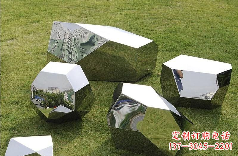 泰安精美不锈钢鹅卵石几何雕塑