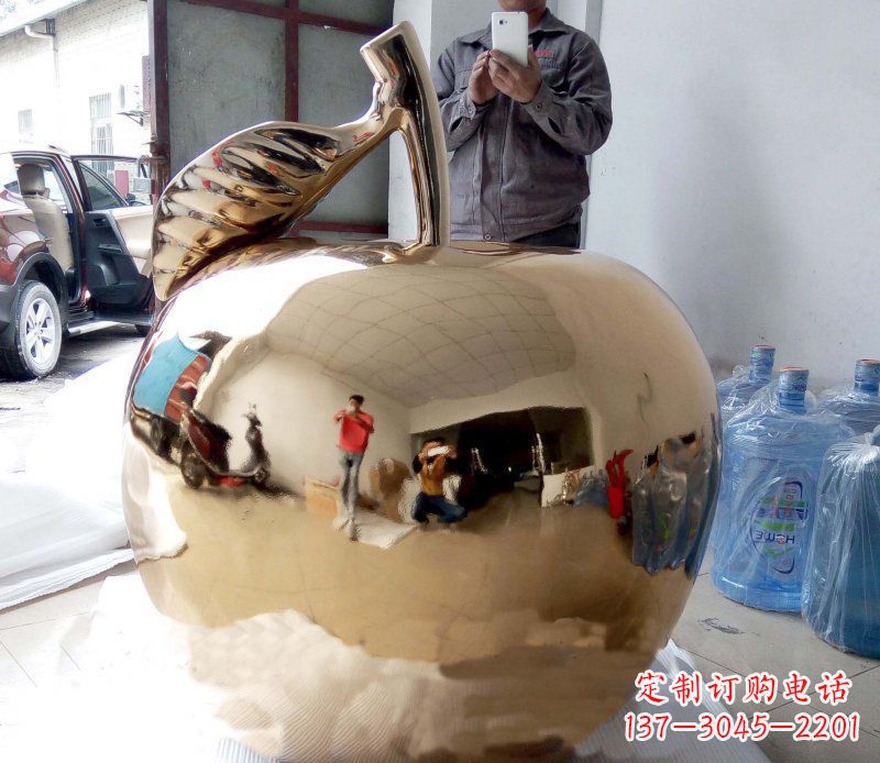 泰安精美的不锈钢镜面苹果雕塑