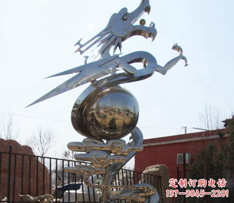 泰安传统与现代完美结合的青铜龙雕塑