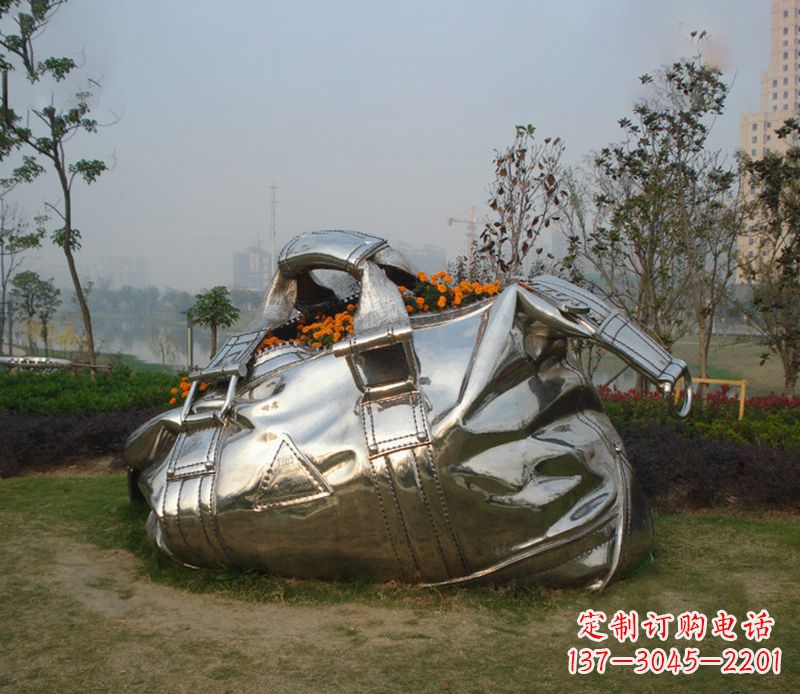 泰安不锈钢手提包雕塑--传承经典,拥有独特之美