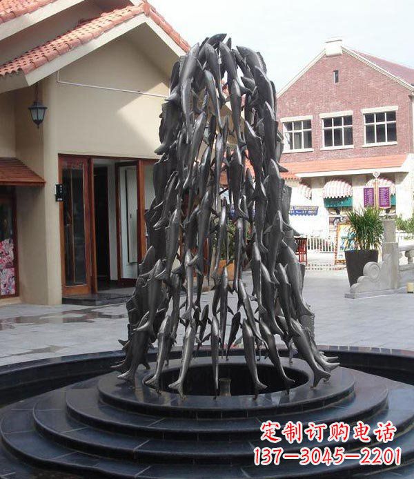 泰安跃动的生命——景区向上游的鱼群喷泉雕塑