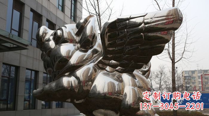 泰安精美不锈钢大翅膀猪景观雕塑
