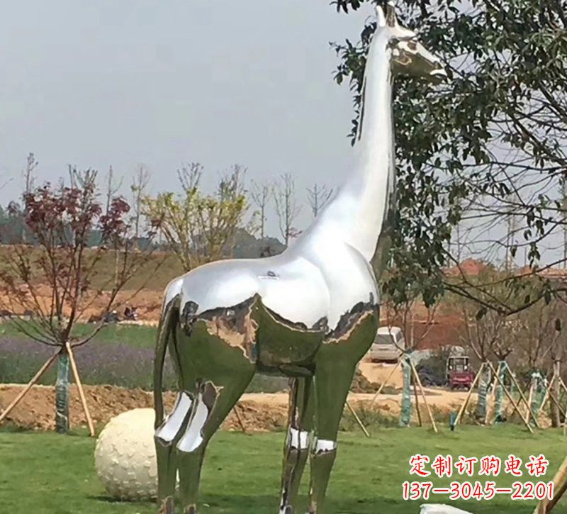 泰安公园不锈钢长颈鹿雕塑