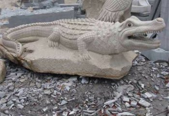 泰安鳄鱼黄沙岩动物石雕精致装饰您的家