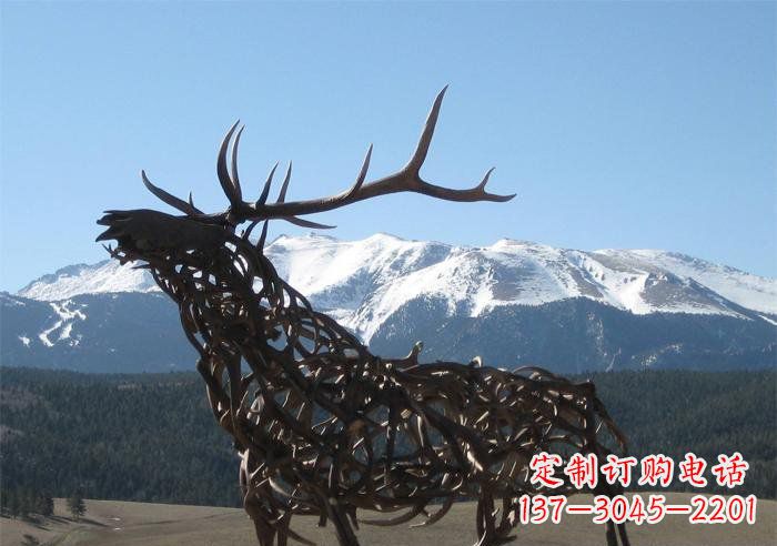 泰安公园抽象鹿动物铜雕