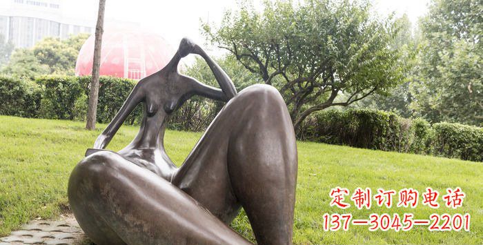 泰安公园抽象女人景观铜雕