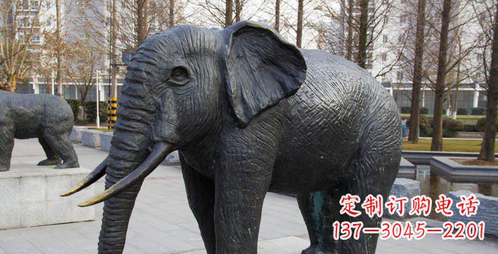 泰安公园大象动物雕塑