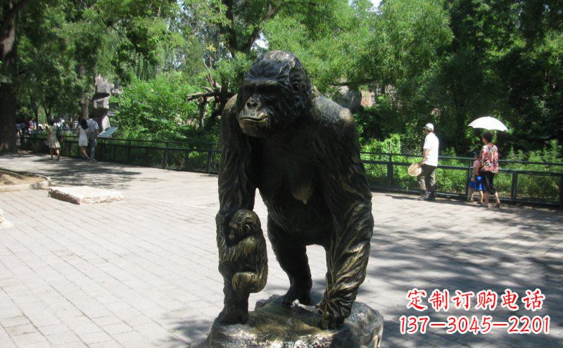 泰安公园大猩猩动物铜雕 (2)