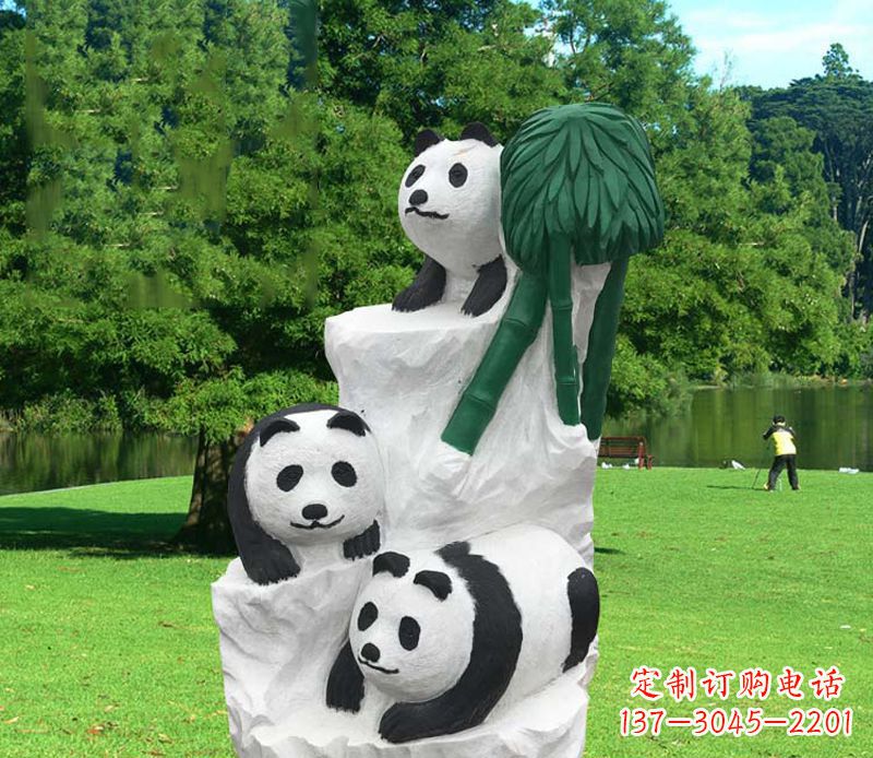 泰安公园大熊猫雕塑