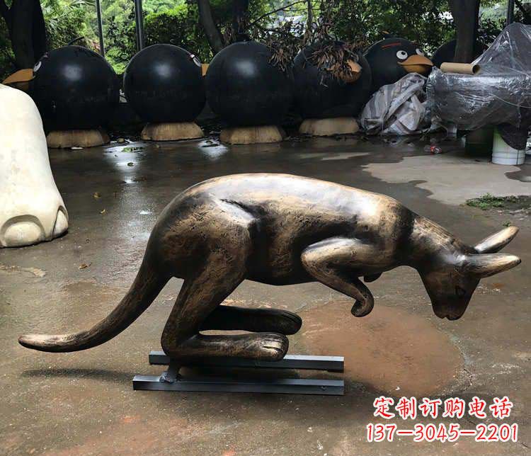 泰安公园袋鼠动物铜雕