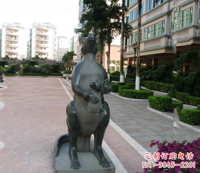 泰安公园动物袋鼠石雕