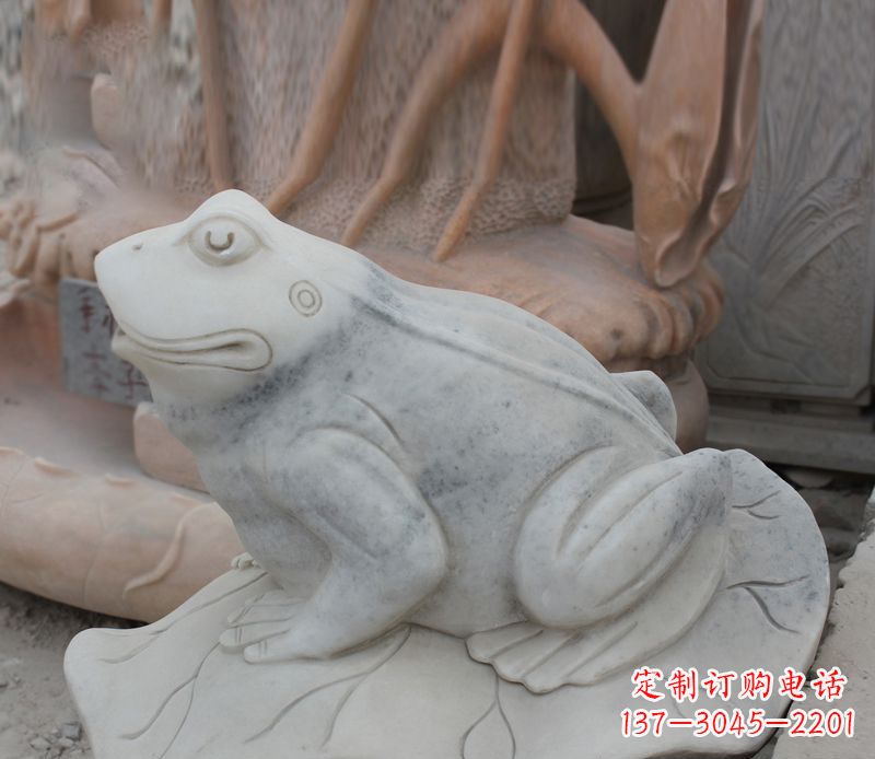 泰安公园动物青蛙景观石雕