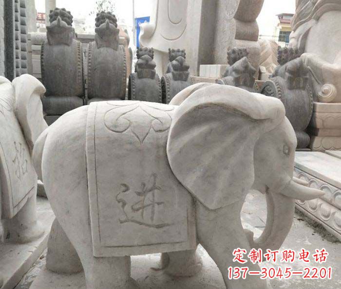 泰安公园动物石雕小象